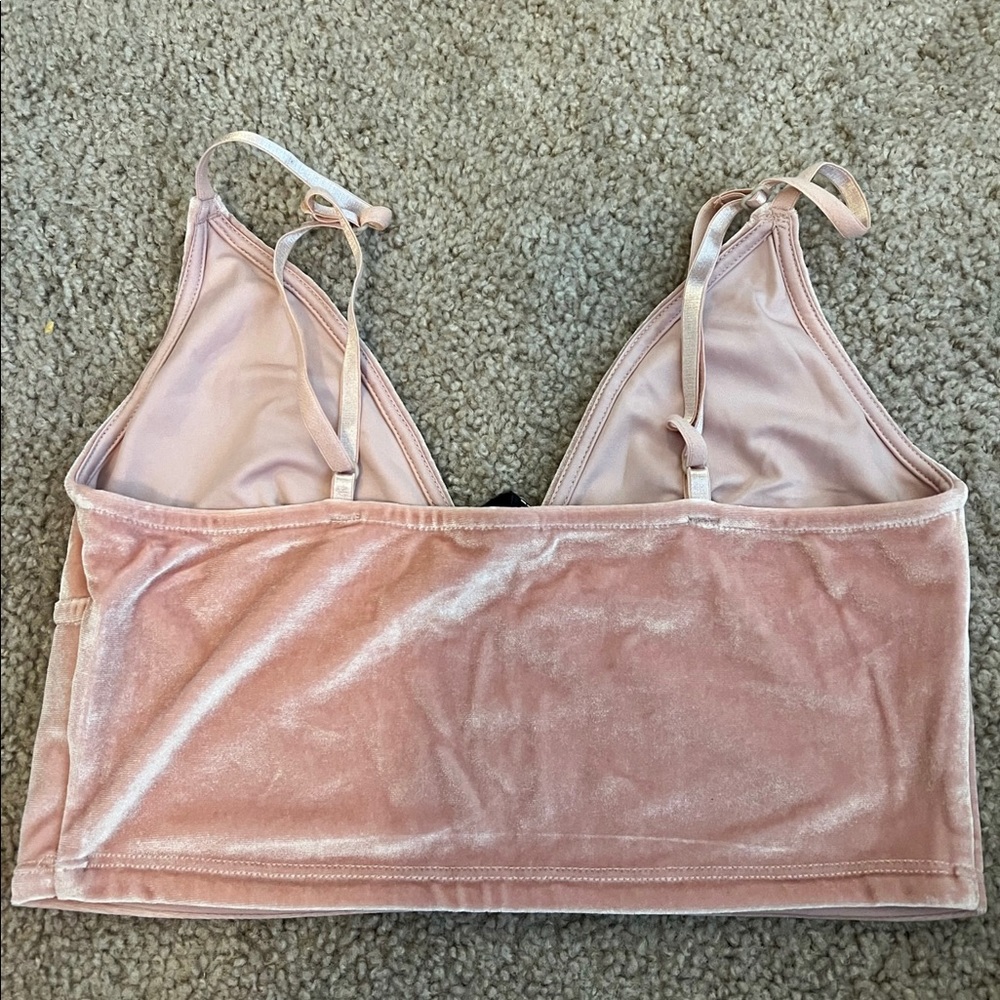 Divided velvet light pink crop top - Picture 2 of 4